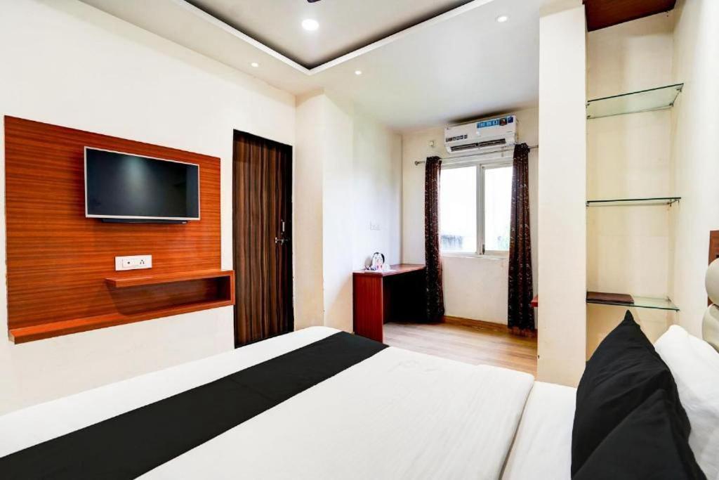 Hotel S V Grand Varanasi Bagian luar foto