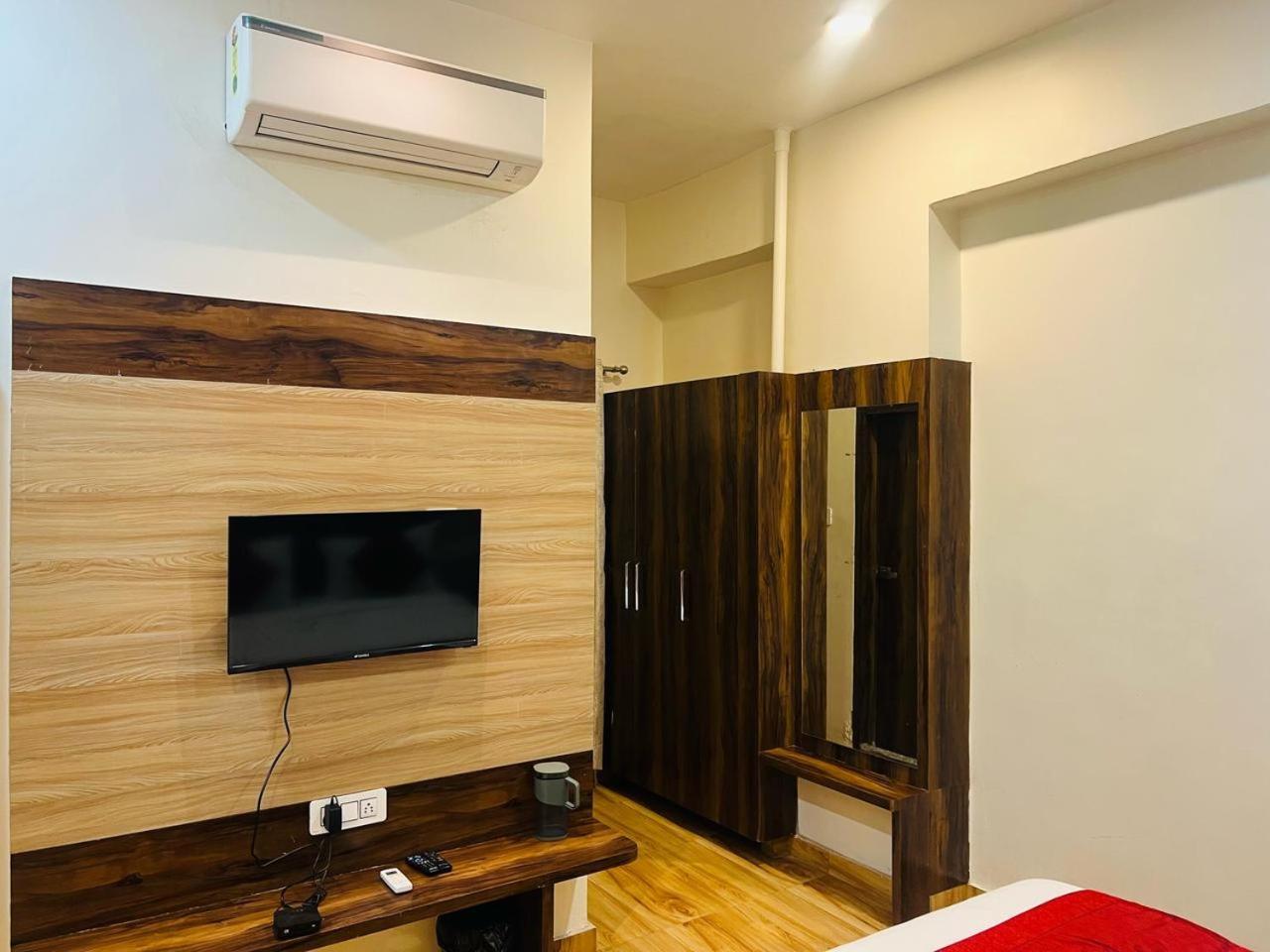 Hotel S V Grand Varanasi Bagian luar foto