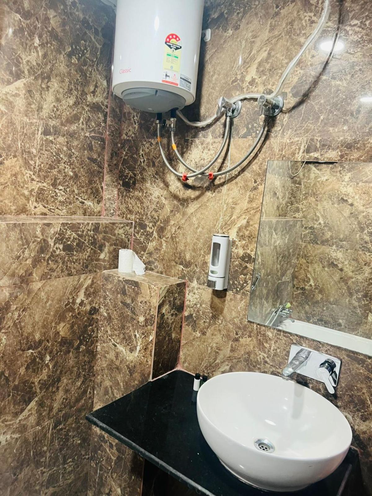 Hotel S V Grand Varanasi Bagian luar foto